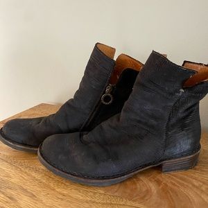 Fiorentini and Baker Ankle Boots Size women’s 38/8. Made in Italy.